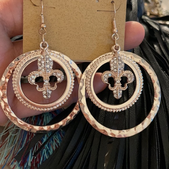 🦩Noble Shining Crystal Dangle Earrings 🦩 - Picture 2 of 2